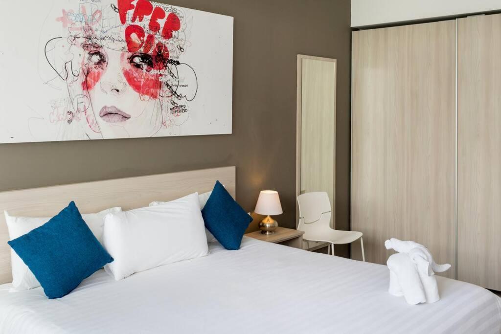 Premium Ph W/ Private Pool Near 5th Ave.