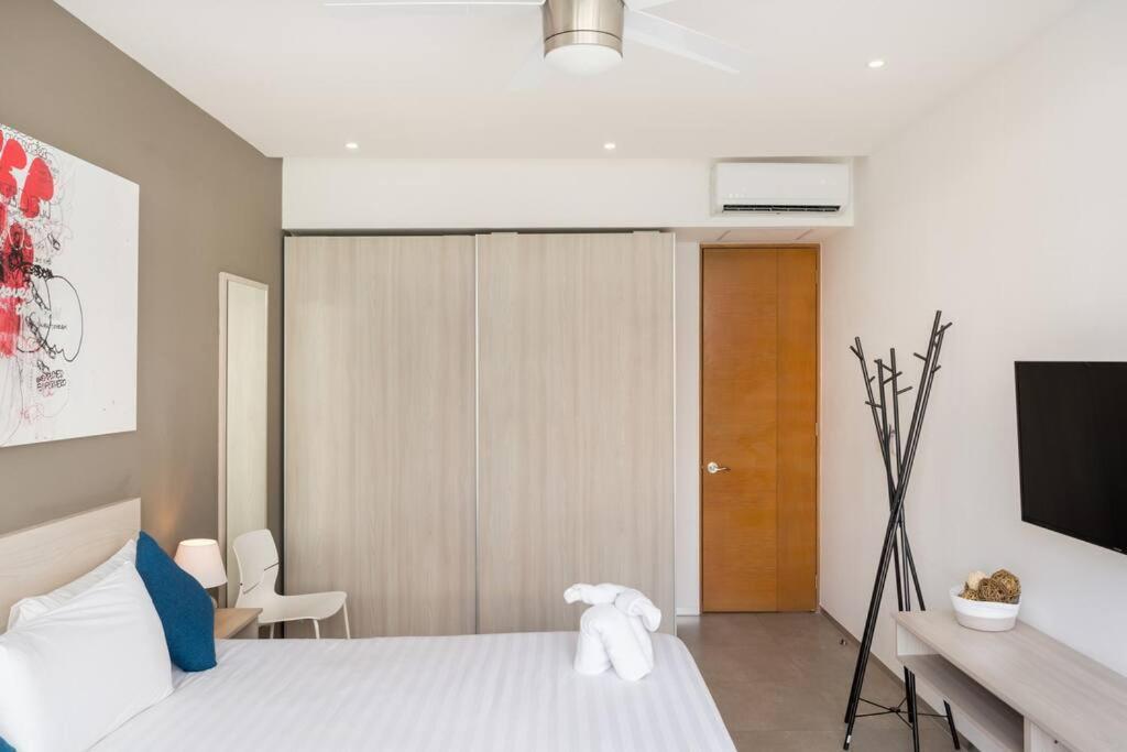 Premium Ph W/ Private Pool Near 5th Ave. *